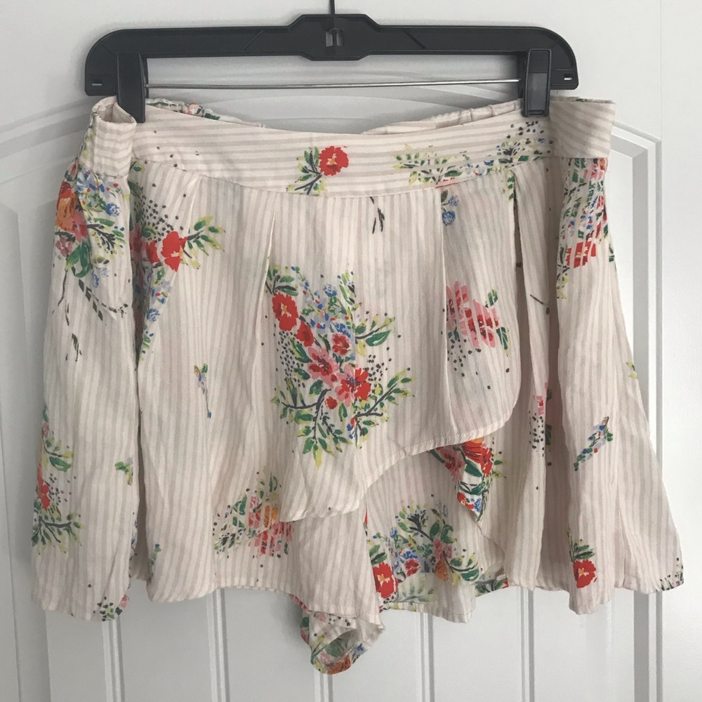 Free People nwot Flowery Skort. size lg